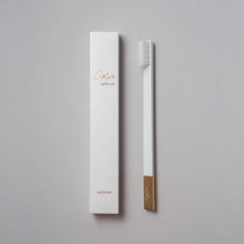 Apriori Slim Medium toothbrush White Gold